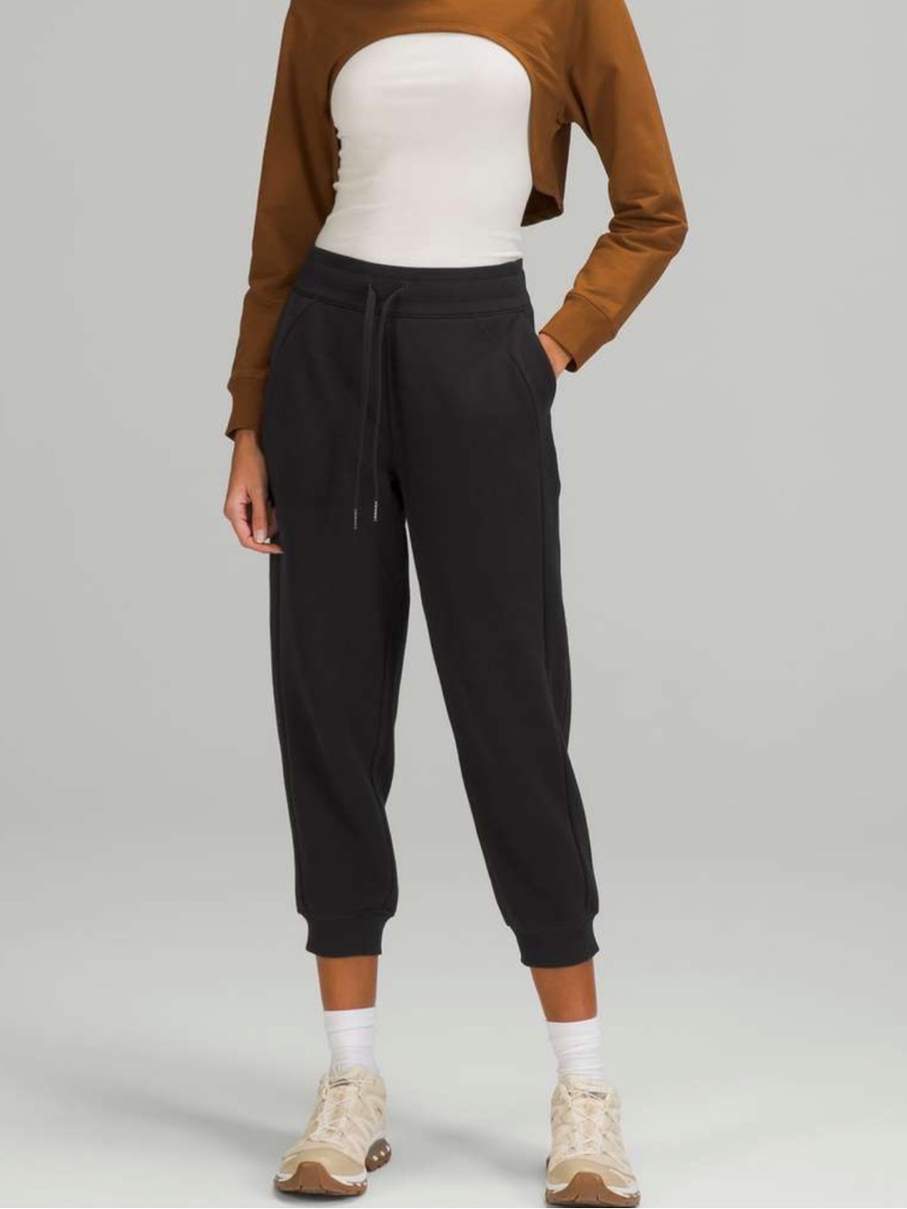 Lululemon Scuba High-Rise Cropped Jogger in Black